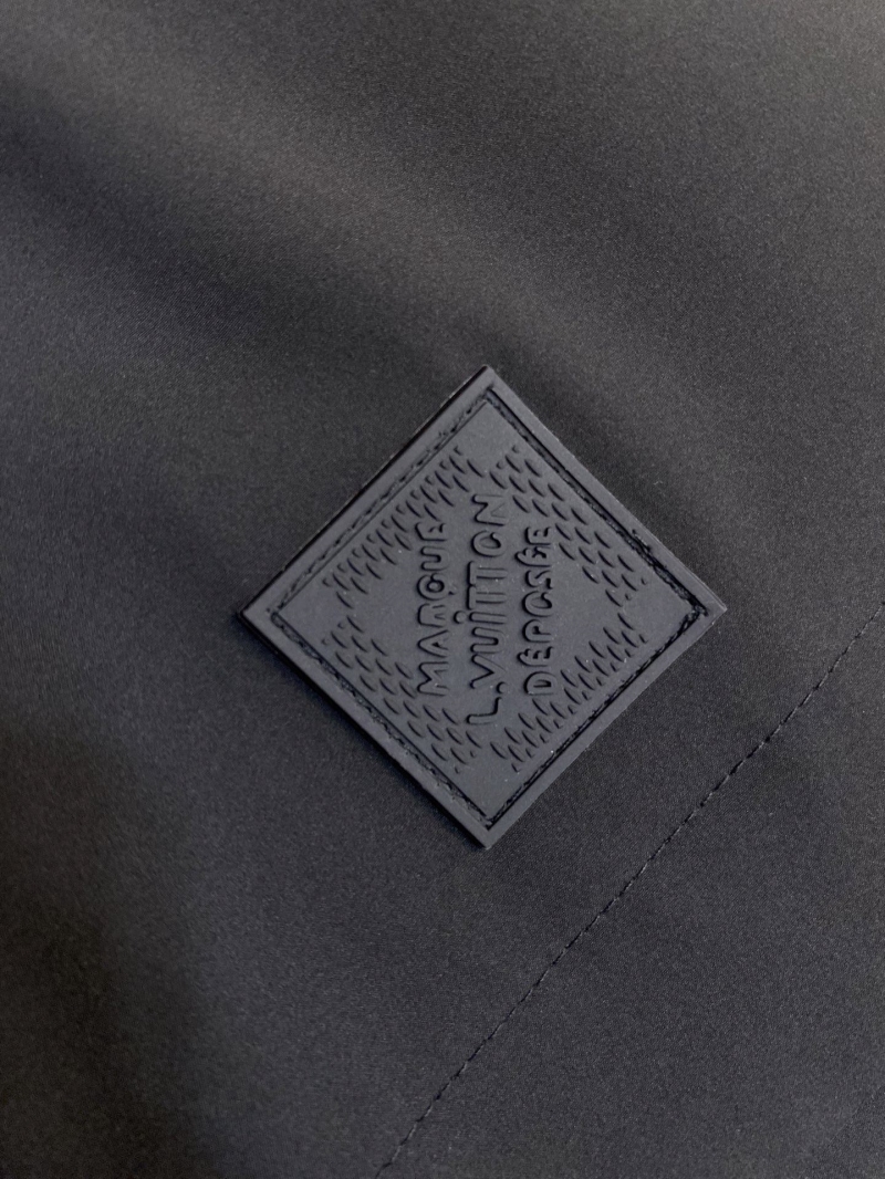 l0vis Vvtt0n outwear